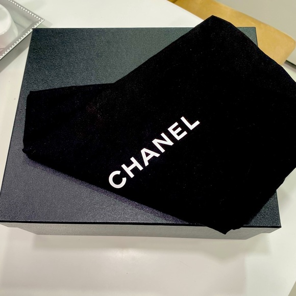 Chanel short boots
Brand New. - Picture 16 of 16